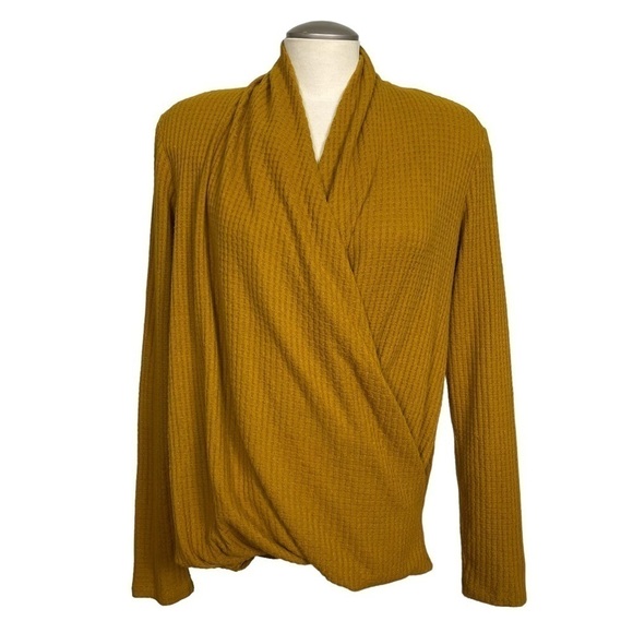 Euc Anthropologie Akémi + Kin waffle criss-cross top, soft, size Medium - Picture 1 of 13